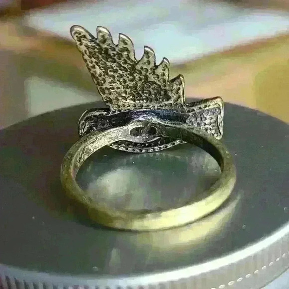 Brass tone bird with clear rhinestones ring size 10 - Picture 5 of 15